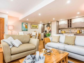 Pass the Keys Lovely 2-bedroom apartment with undercover parking